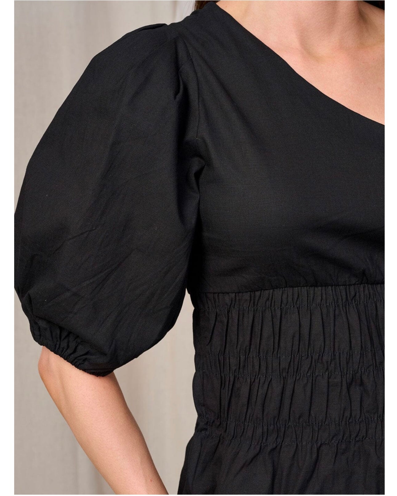 ONE SHOULDER BLACK TOP