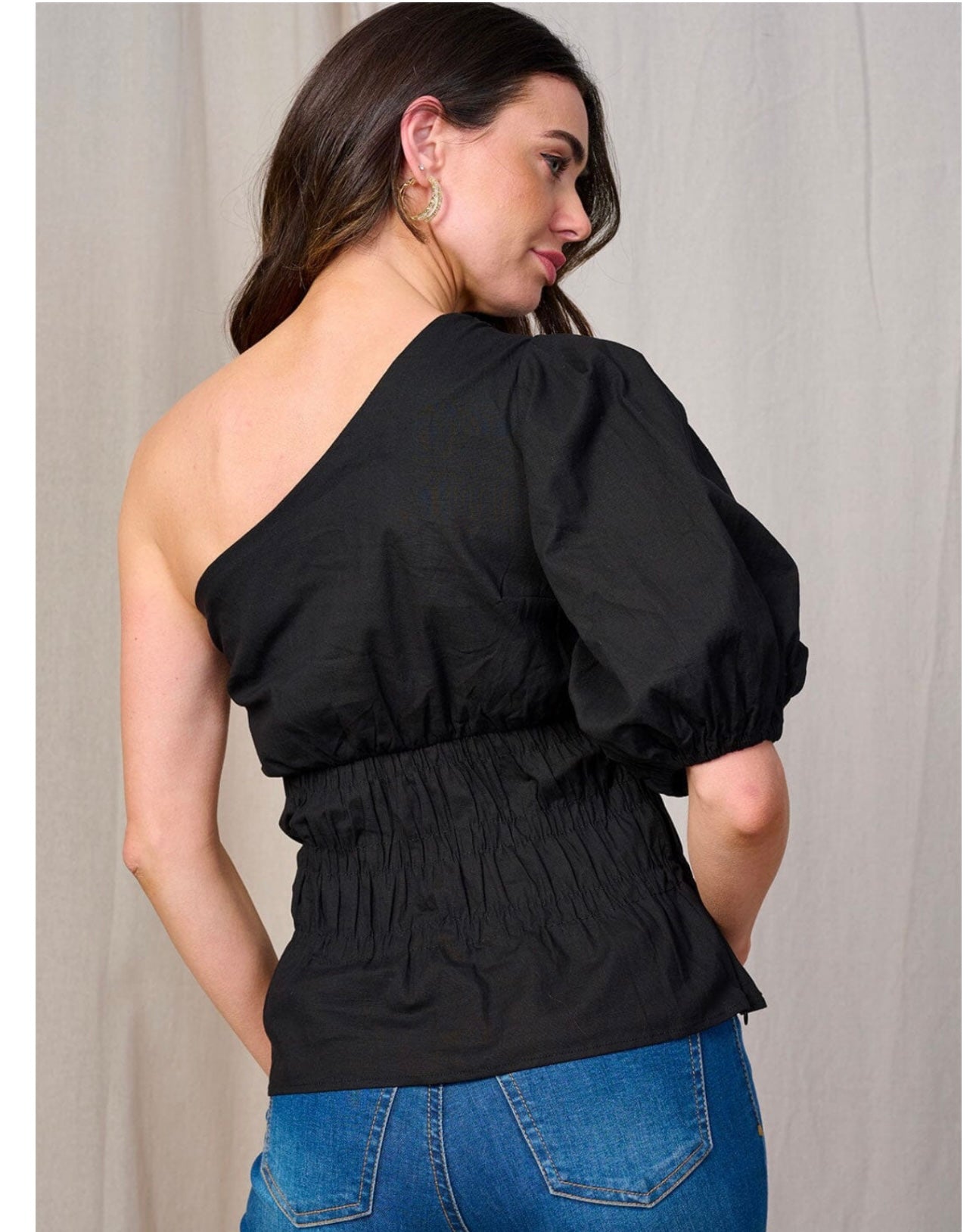ONE SHOULDER BLACK TOP