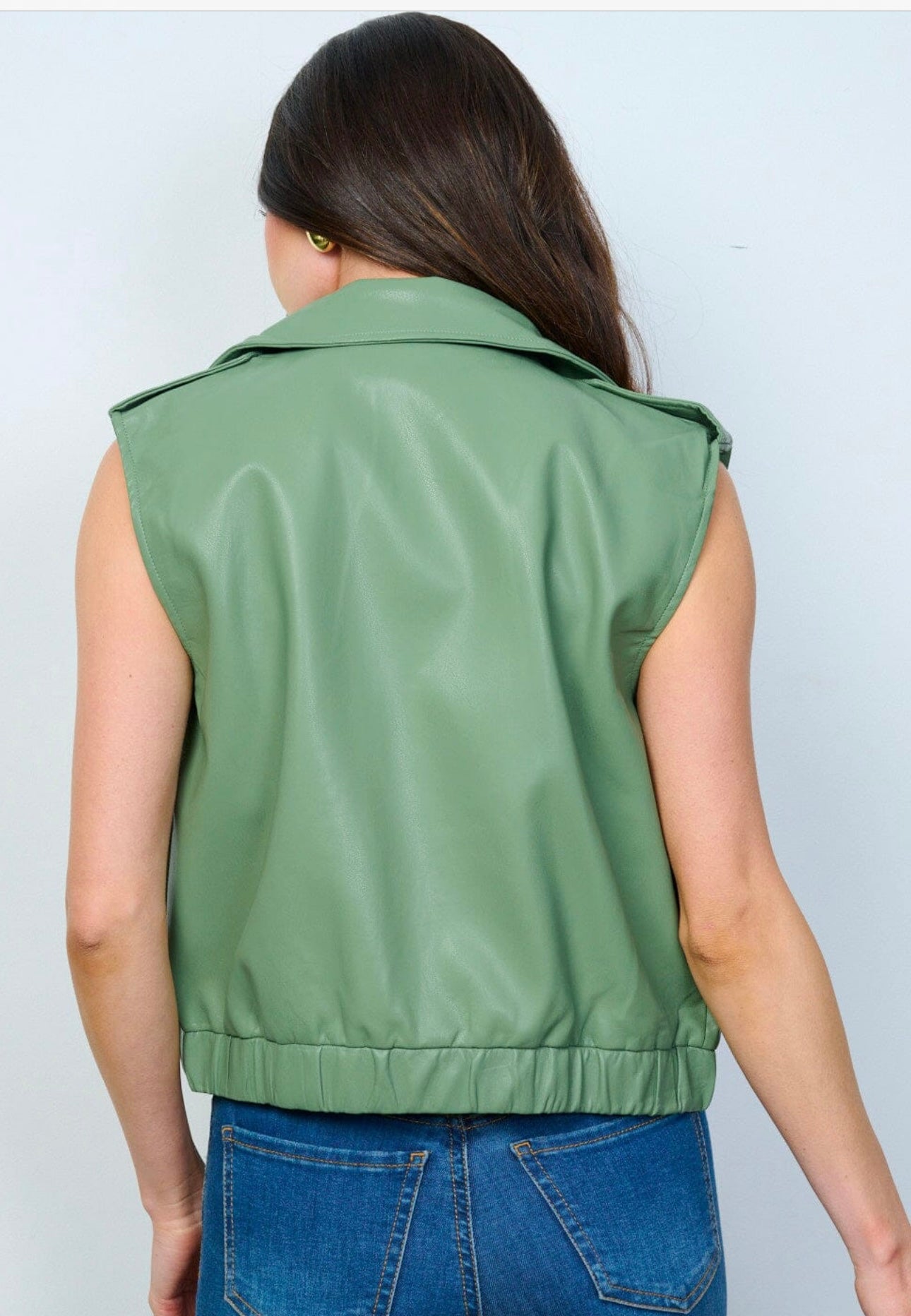 SLEEVELESS VEST
