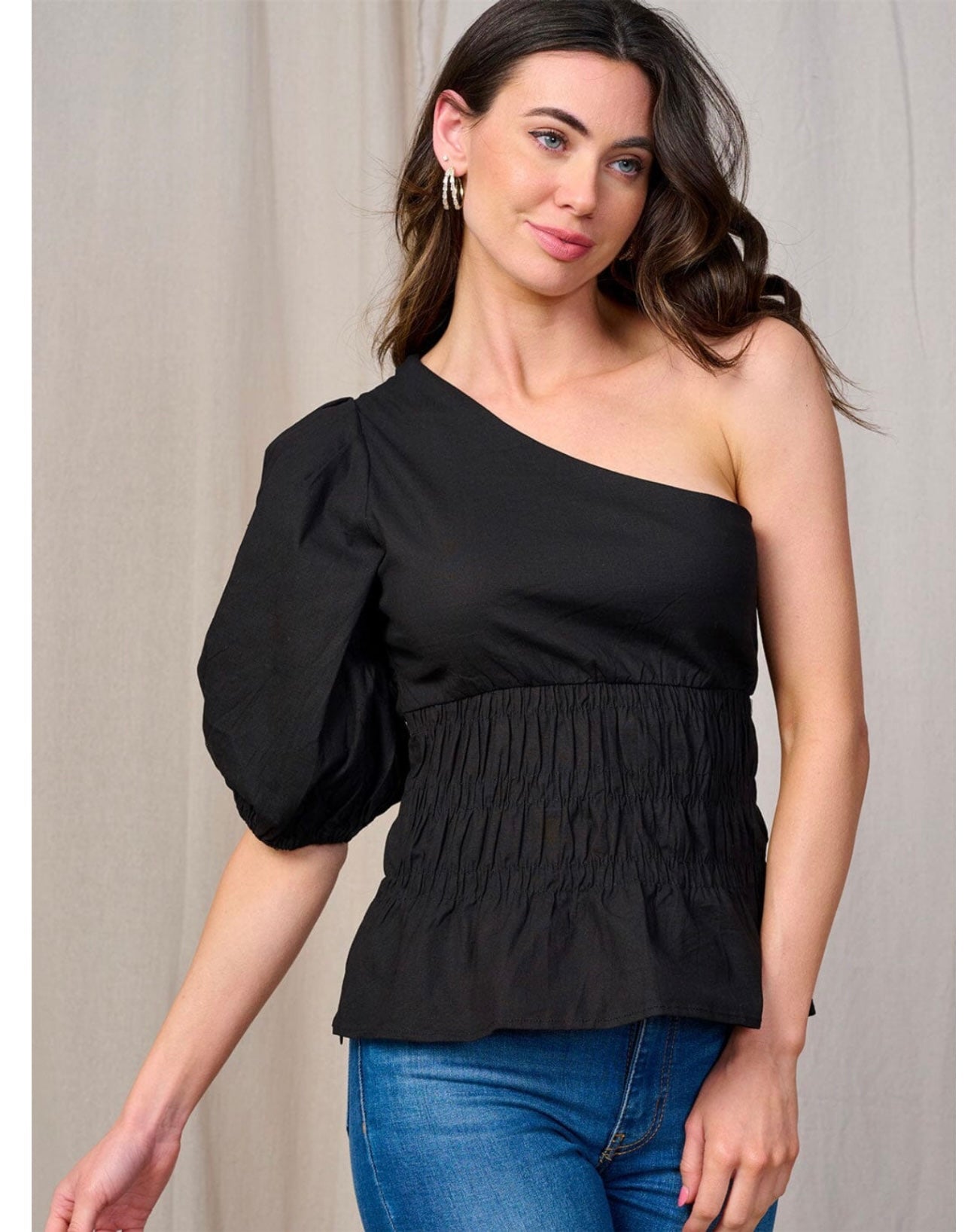 ONE SHOULDER BLACK TOP