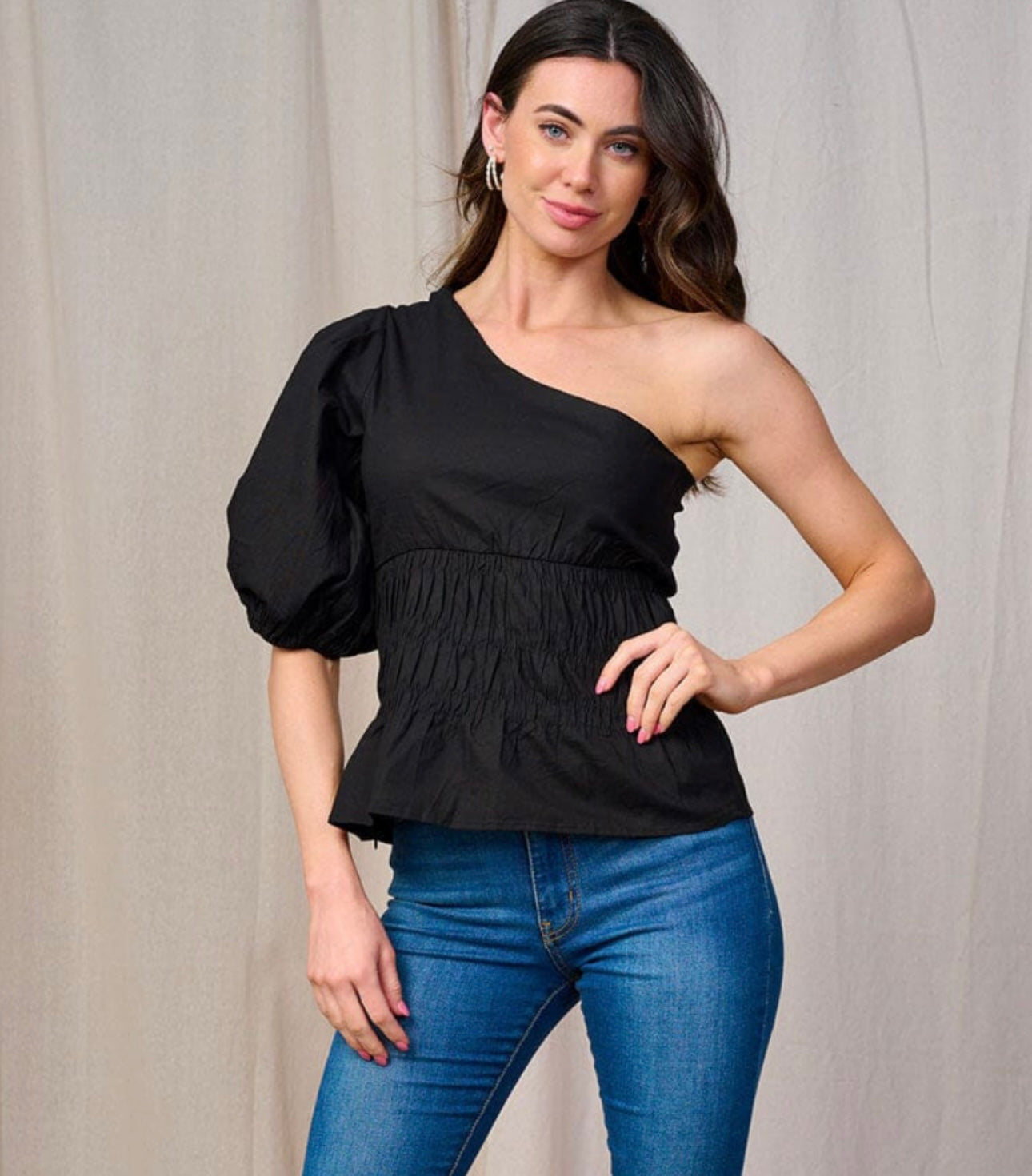 ONE SHOULDER BLACK TOP